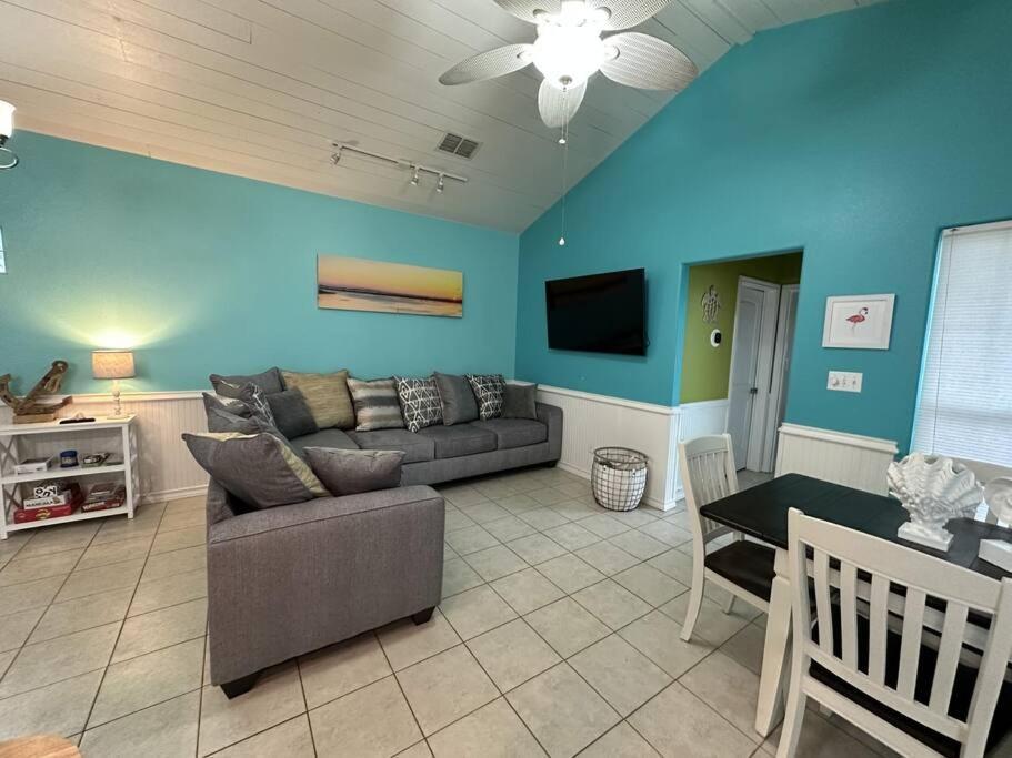 Barefoot Bungalow - Pet Friendly- 2 Bdrm Townhome Corpus Christi Eksteriør billede