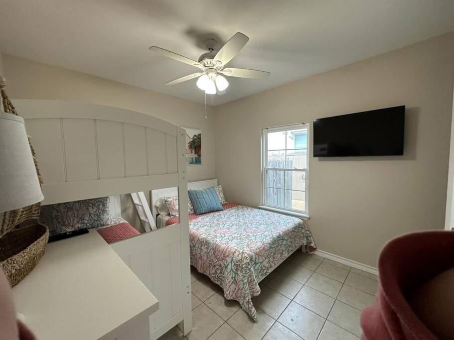 Barefoot Bungalow - Pet Friendly- 2 Bdrm Townhome Corpus Christi Eksteriør billede
