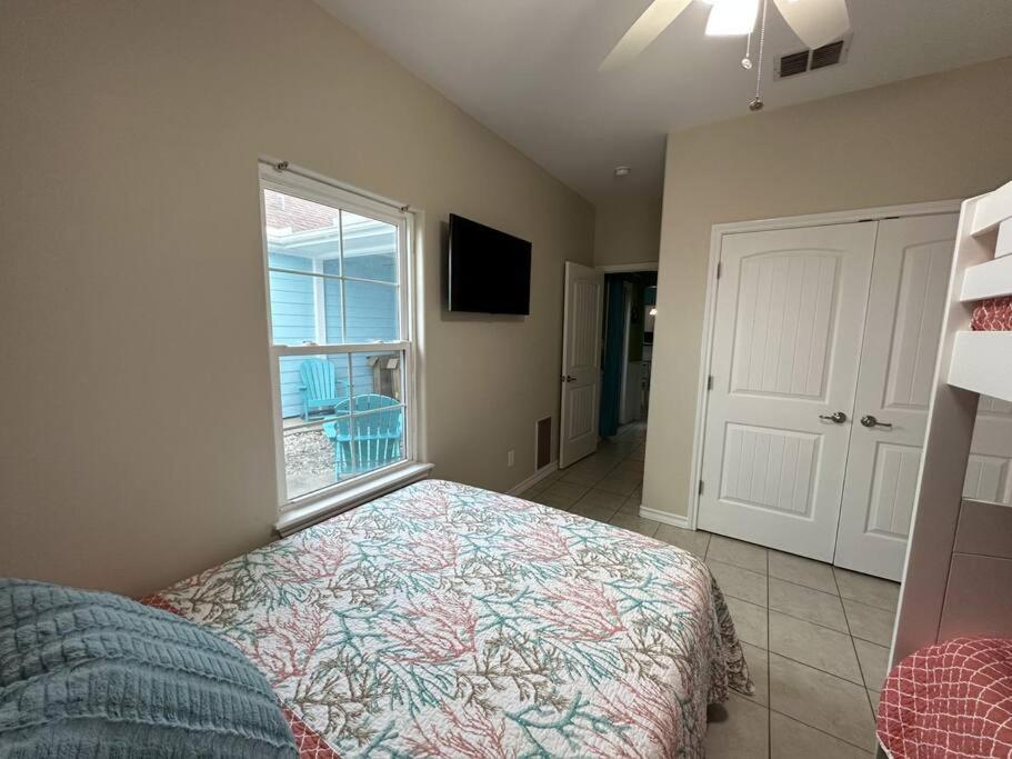Barefoot Bungalow - Pet Friendly- 2 Bdrm Townhome Corpus Christi Eksteriør billede